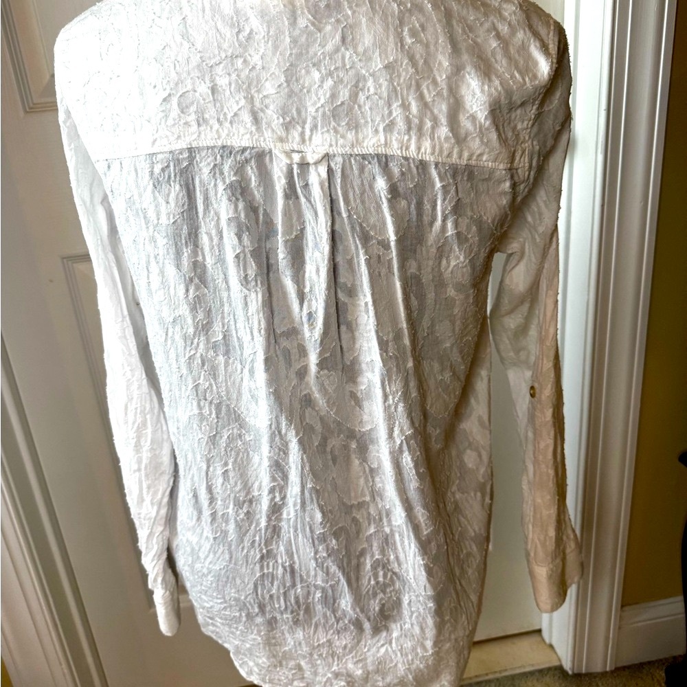 Maeve By Anthropologie White Textured Floral Button Down Blouse size 10 Cotton - Picture 3 of 10